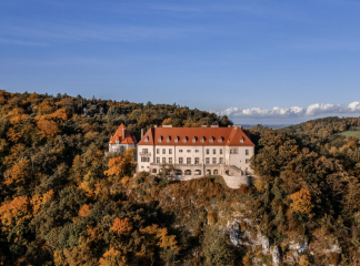 Wzgórze Zamkowe - Zinar Castle, zabytkowa Baszta i Forest Hotel